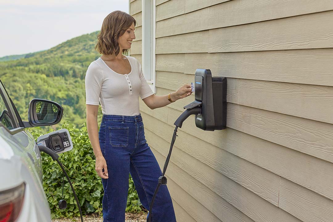 hager-lifestyle-pic-witty-one-039a-lan-socket-version-black-DMCX-en-07-2024-lan