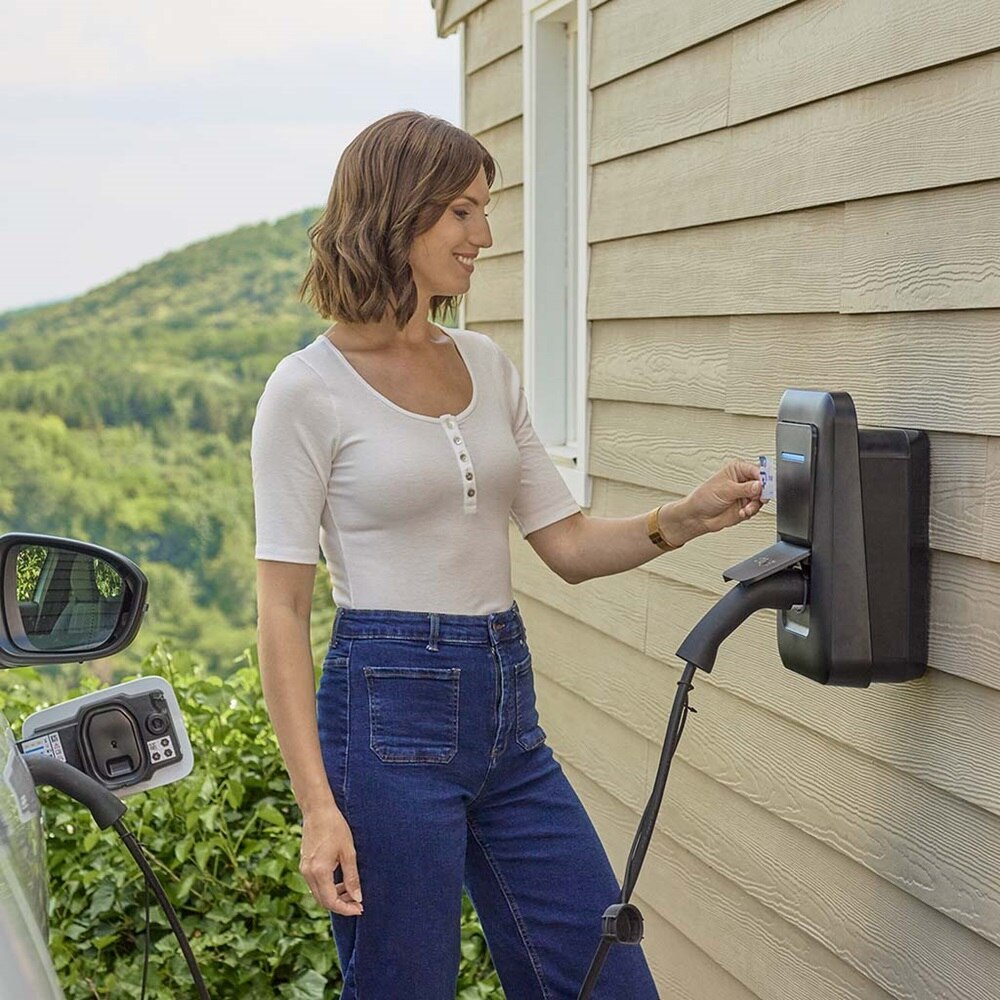 hager-lifestyle-pic-witty-one-039b-por-socket-version-black-DMCX-en-07-2024-squ