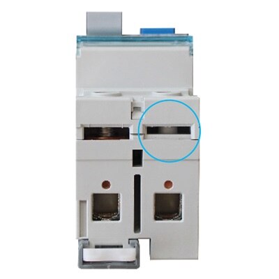 Insulated neutral busbar slot 