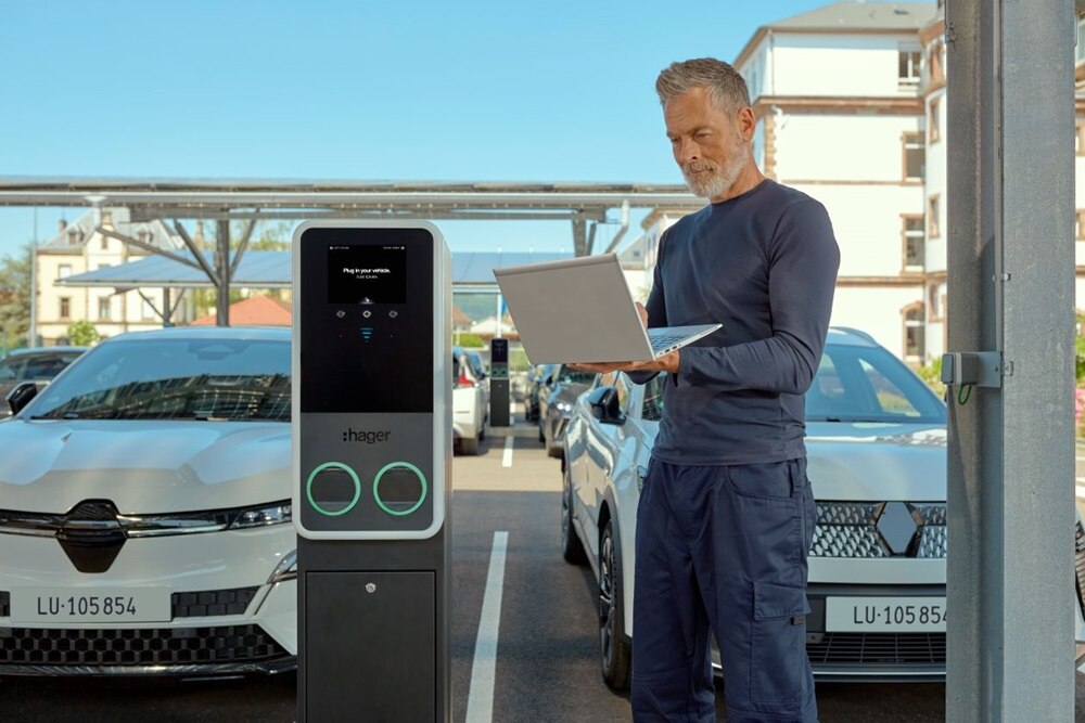 hager-lifestyle-pic-witty-park2-neutral-version-black-005-8399x5600px-DMCX-en-06-2025_be