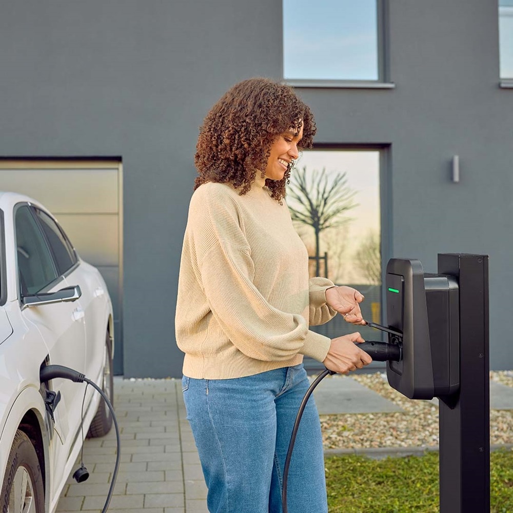 witty-ladestation-square