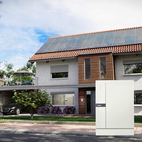 Modernes Einfamilienhaus mit einer Photovoltaikanlage und Stromspeicher