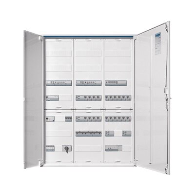 Frontansicht eines offenen Hager Feldverteiler, beziehungsweise eines Verteilerschrankes für Strom und Multimedia.