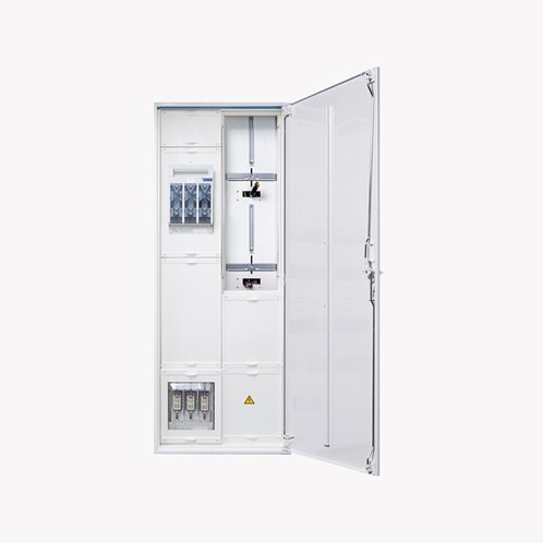 Ein geöffneter Schrank einer Wandleranlage