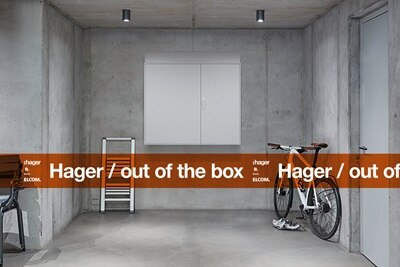 Frontansicht vom Hager Zählerschrank in einem modernen architektonischen Bau