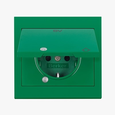 Frontansicht Berker grüne Steckdose SCHUKO für die Sicherheitsstromversorgung.