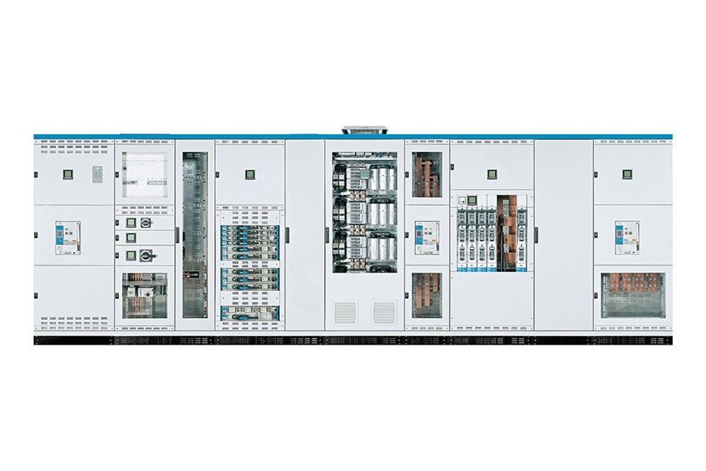 Frontalansicht einer Niederspannungshauptverteilung mit dem Hager unimes Schranksystem