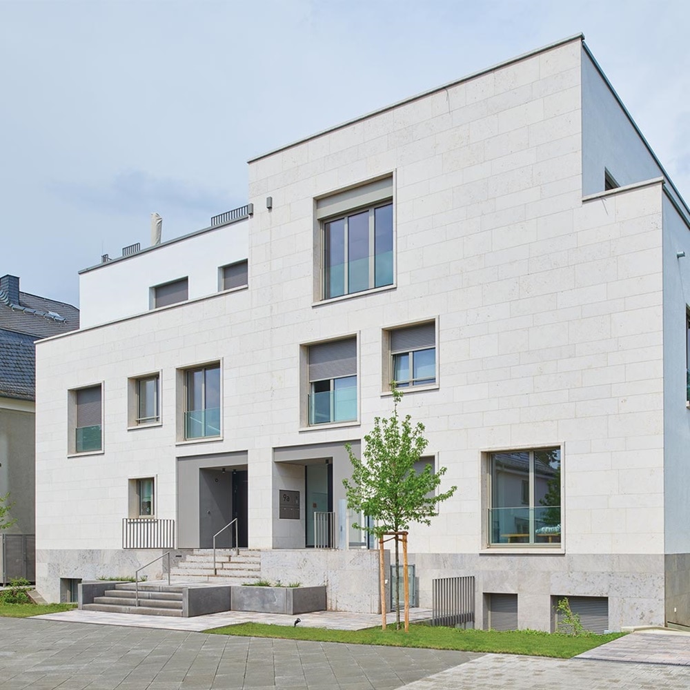 Außenansicht der Villa HOMES des frankfurter Architektenbüros cma cyrus moser architekten, als Wohnbau-Referenz von Hager.