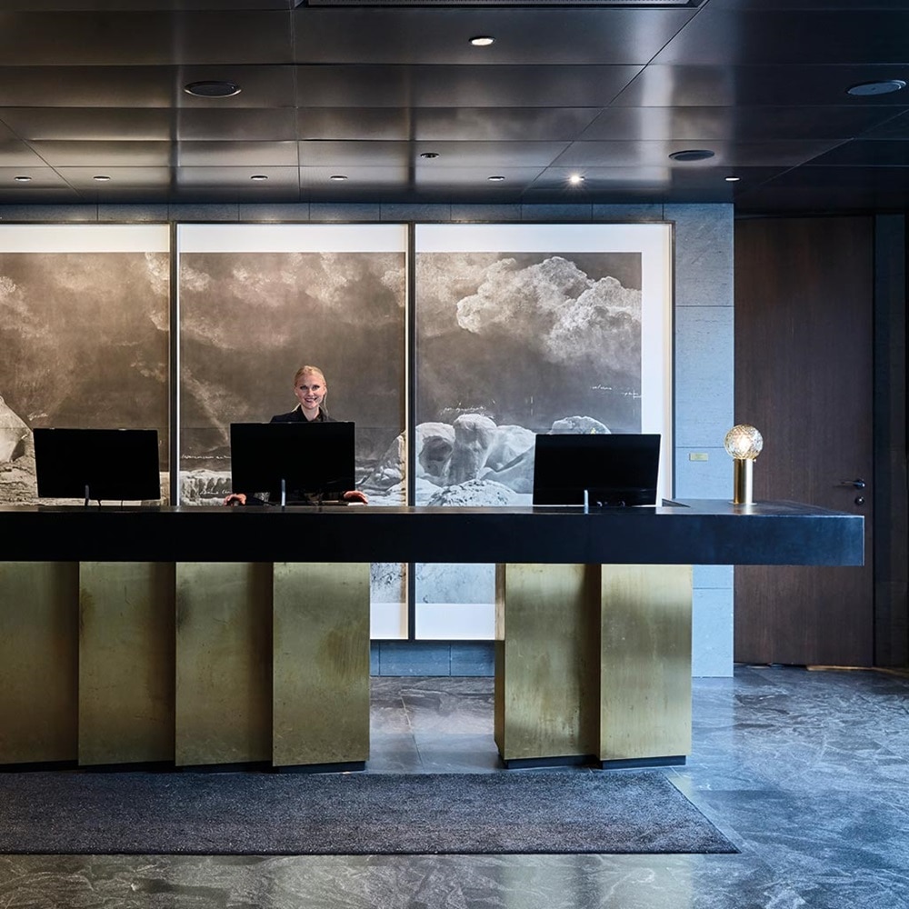 Foyer des Hotels At Six in Stockholm, Schweden, das als Hager-Referenz dient.