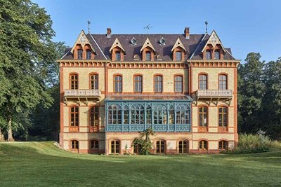 Frontansicht des Referenzprojeks Schloss Düneck