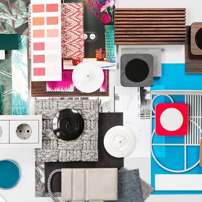 Collage verschiedener Berker Schalter und Steckdosen vom klassischen bis modernem Design auf unterschiedlichen Hintergrundmaterialien