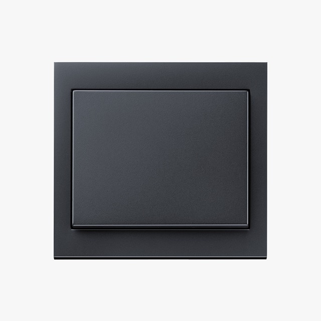 Schwarzer moderner Design-Lichtschalter auf weißem Hintergrund