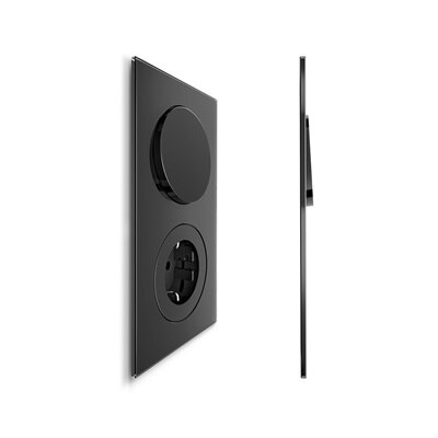 Schräg- und Seitenansicht Berker R.8 Lichtschalter und Steckdose in Schwarz zur Veranschaulichung der extrem flachen Bauweise