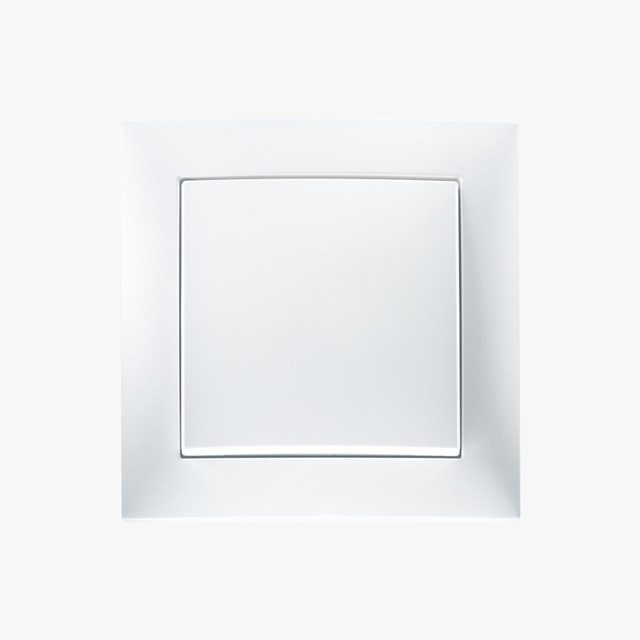 Weißer quadratischer Lichtschalter an Wand