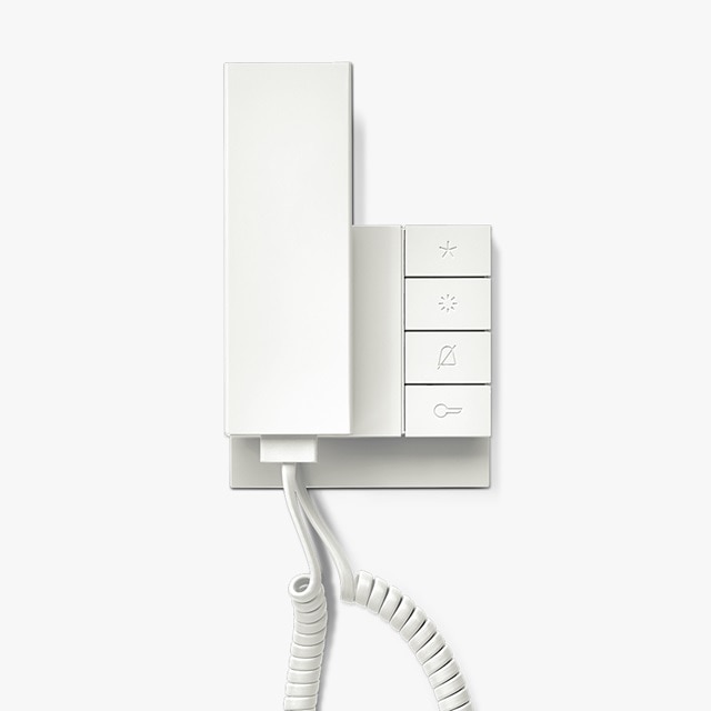 Wandmontiertes weißes Steuerpanel für Hausautomation mit Symbolen