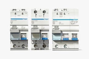 Übersicht Hager Brandschutzschalter (AFDD) ARC916D, ARC516D und ARF910D nebeneinander, Blick auf Anschlüsse und Kippschalter