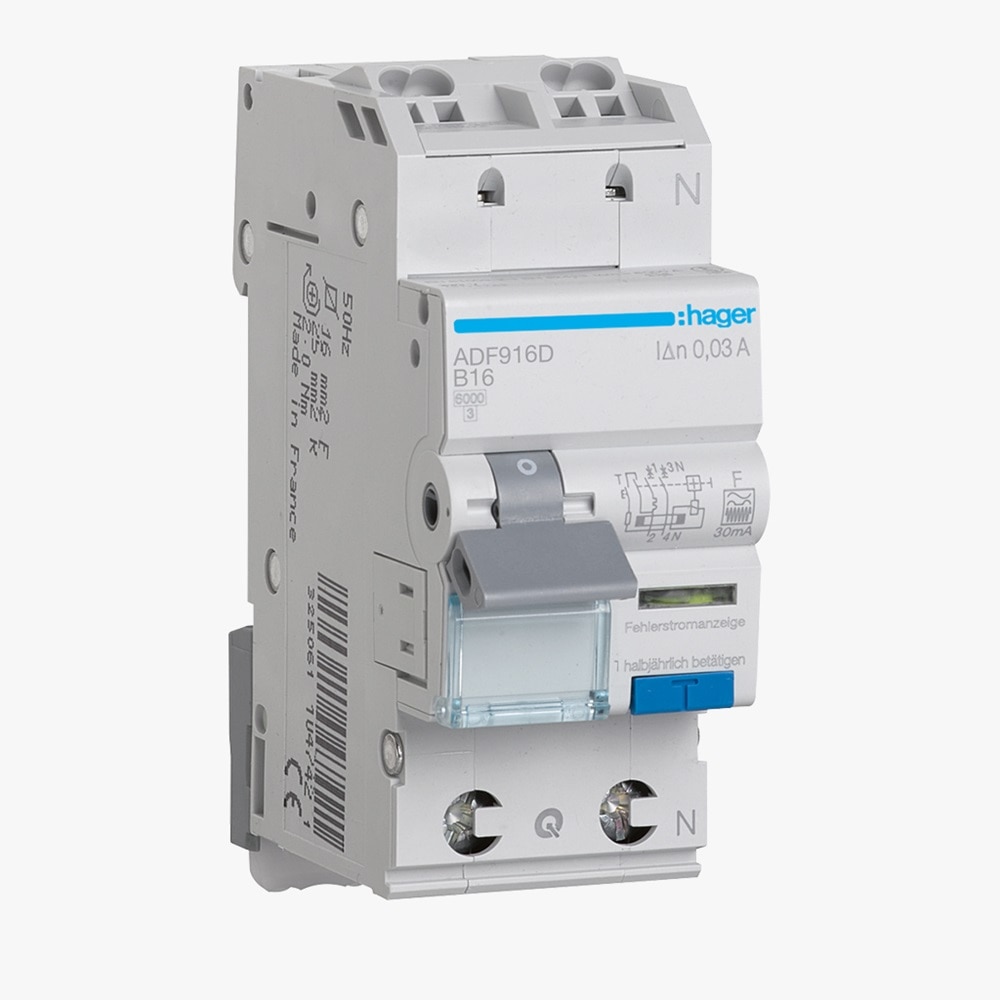 Schrägansicht Hager ADF916D Fehlerstrom-Leitungsschutzschalter (FI-LS / RCBO) 1-polig+N, Blick auf Anschlüsse und Kippschalter