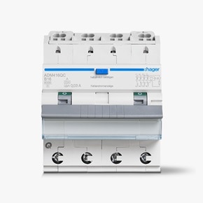 Frontalansicht Hager ADM416QC Fehlerstrom-Leitungsschutzschalter (FI-LS / RCBO) 4-polig, Blick auf Anschlüsse und Kippschalter