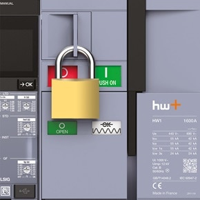 Blick auf Vorhängeschloss zur Verriegelung Drucktasten offener Leistungsschalter