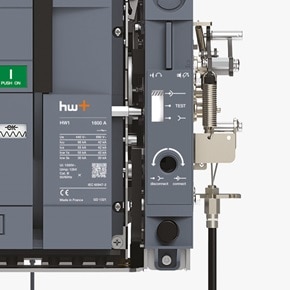 Frontalansicht Teilausschnitt Hager offener Leistungsschalter HW1 mit Blick auf Verriegelungsmechanik/Veriegelungsmechanismus