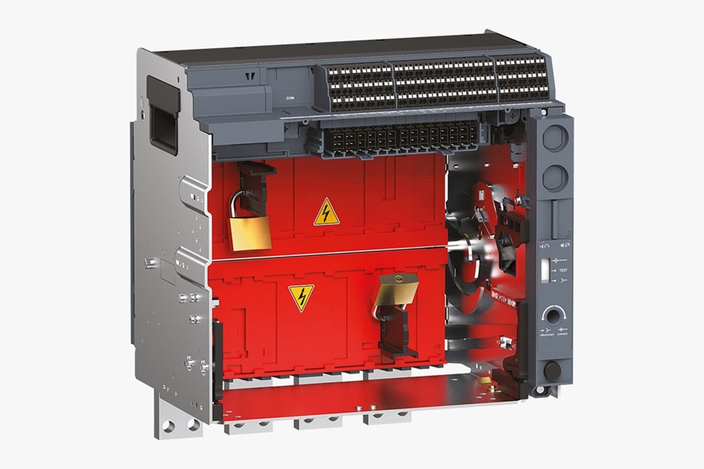 Blick auf Rumpfgehäuse für offene Leistungsschalter von Hager, hier mit Bügelschlössern im Inneren zur Verhinderung Einschub Schalter HW+ Familie