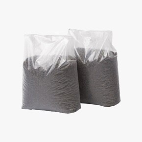 Frontalansicht zweier transparenter Säcke mit Hager Sockelfüller für Anschlusssäulen und Verteilerschränke im Außenbereich