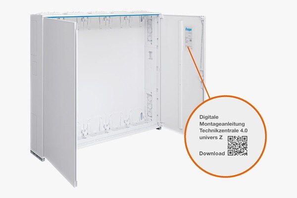 Schrägansicht Hager Technikzentrale mit geöffneten Türen (Leerschrank) und QR-Code für Schnellzugriff Montageanleitung 
