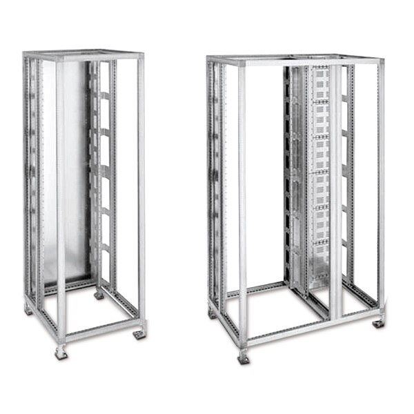 Schrägansicht der stabilen und effizienten Rahmenkonstruktion und Rückwand Hager unimes H Basisschrank