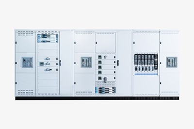Frontalansicht Hager unimes H Hochstromsystem aus Verbund mehrerer unimes H Schränke, Detailansicht linkes Drittel