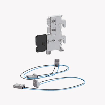 Schrägansicht Hager Sammelschienenbox (SABO) mit eingesteckter Sicherung und aufsteckbaren Spannungsabgriffen für RfZ und APZ