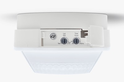 Seitenansicht Hager EED518 Aufputz-Bewegungsmelder mit Blick auf die Drehregler (Lux, Time)