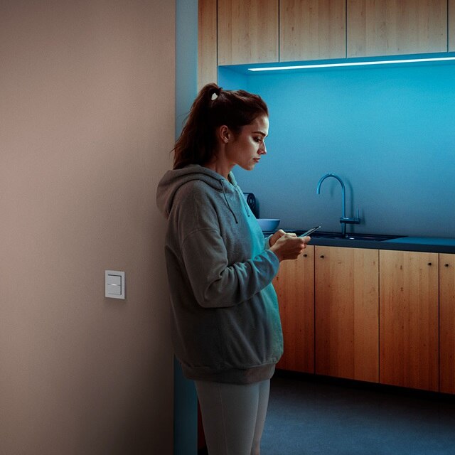 hager-lifestyle-pic-032-matter-kitchen-a1-white-led-12-2025-squ