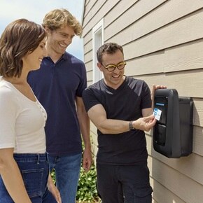 hager-lifestyle-pic-witty-one-007-lan-socket-version-black-DMCX-en-07-2024-squ