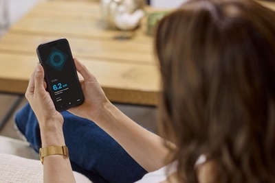 hager-lifestyle-pic-witty-one-049-lan-charge-app-DMCX-en-07-2024-lan