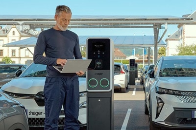 hager-lifestyle-pic-witty-park2-ce-vers-black-003-DMCX-en-06-2025-lan