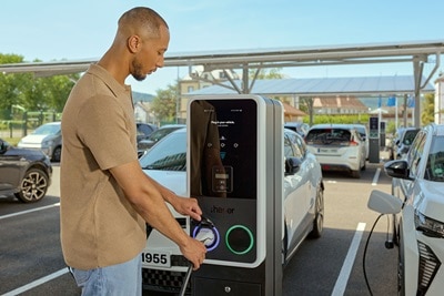 hager-lifestyle-pic-witty-park2-ce-vers-black-014-DMCX-en-06-2025-lan