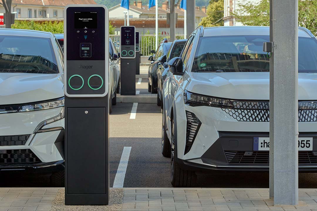 hager-lifestyle-witty-park2-ce-vers-black-010-DMCX-en-06-2025-lan