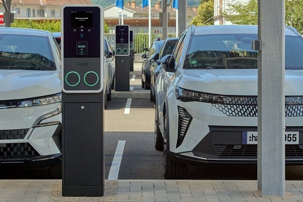 hager-lifestyle-witty-park2-ce-vers-black-010-DMCX-en-06-2025-lan