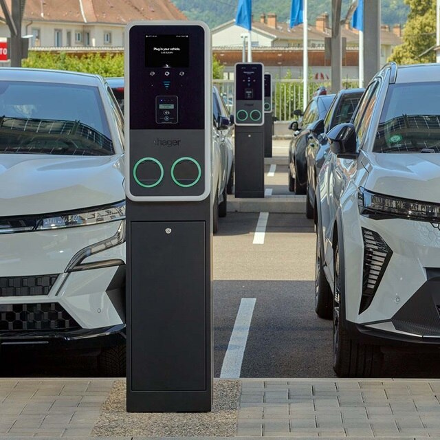 hager-lifestyle-witty-park2-ce-vers-black-010-DMCX-en-06-2025-squ