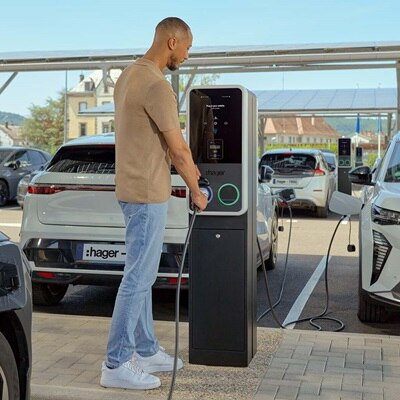 hager-lifestyle-witty-park2-ce-vers-black-012-DMCX-en-06-2025-squ