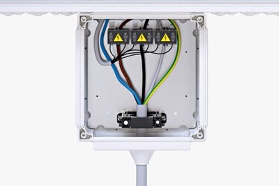 Frontalansicht geöffnetes Einspeisegehäuse