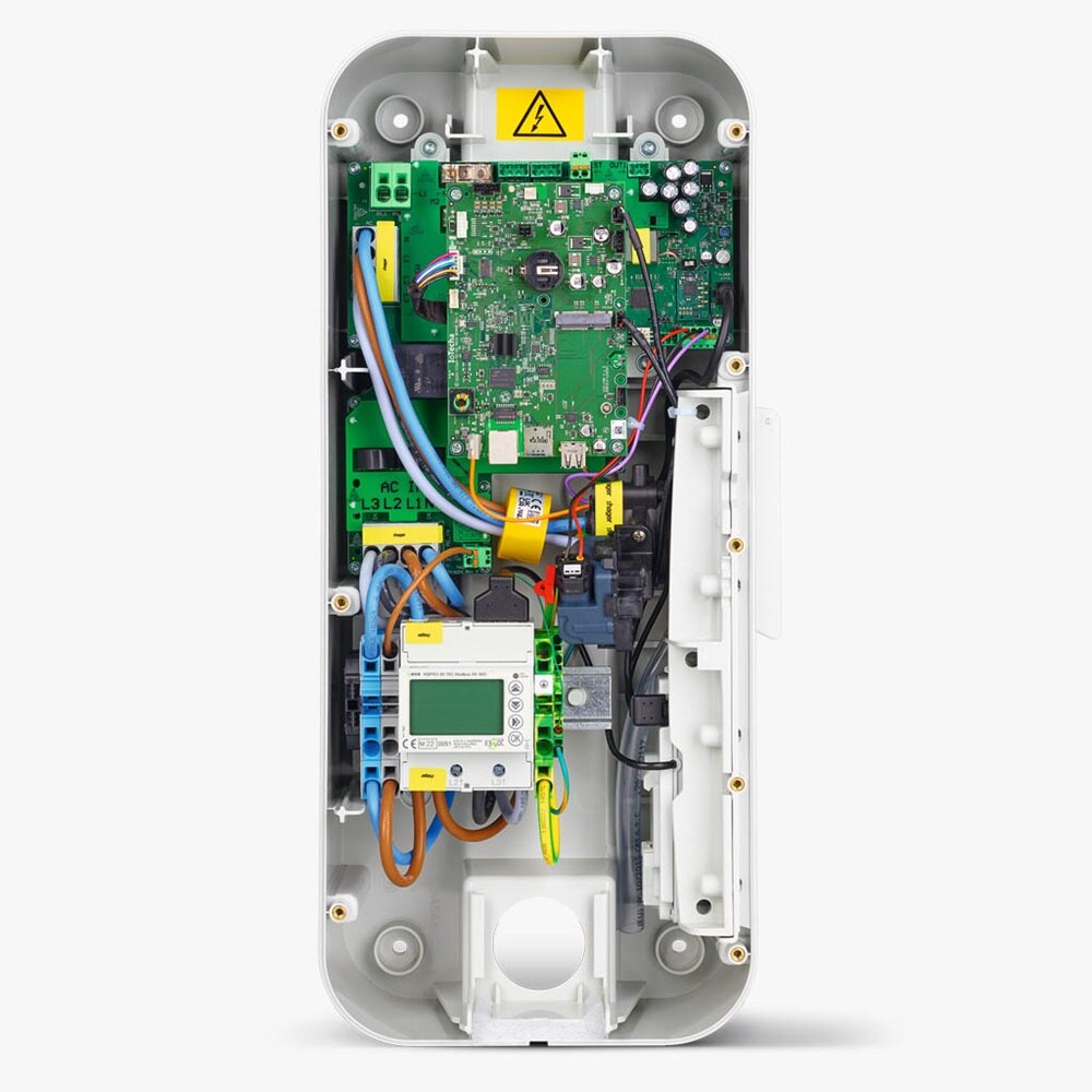 Frontalansicht Hager Witty Share Ladestation im geöffenten Zustand mit Blick auf Elektronikbaugruppen