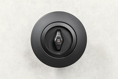 Berker Serie 1930 Schalter in schwarzem Retro-Design.