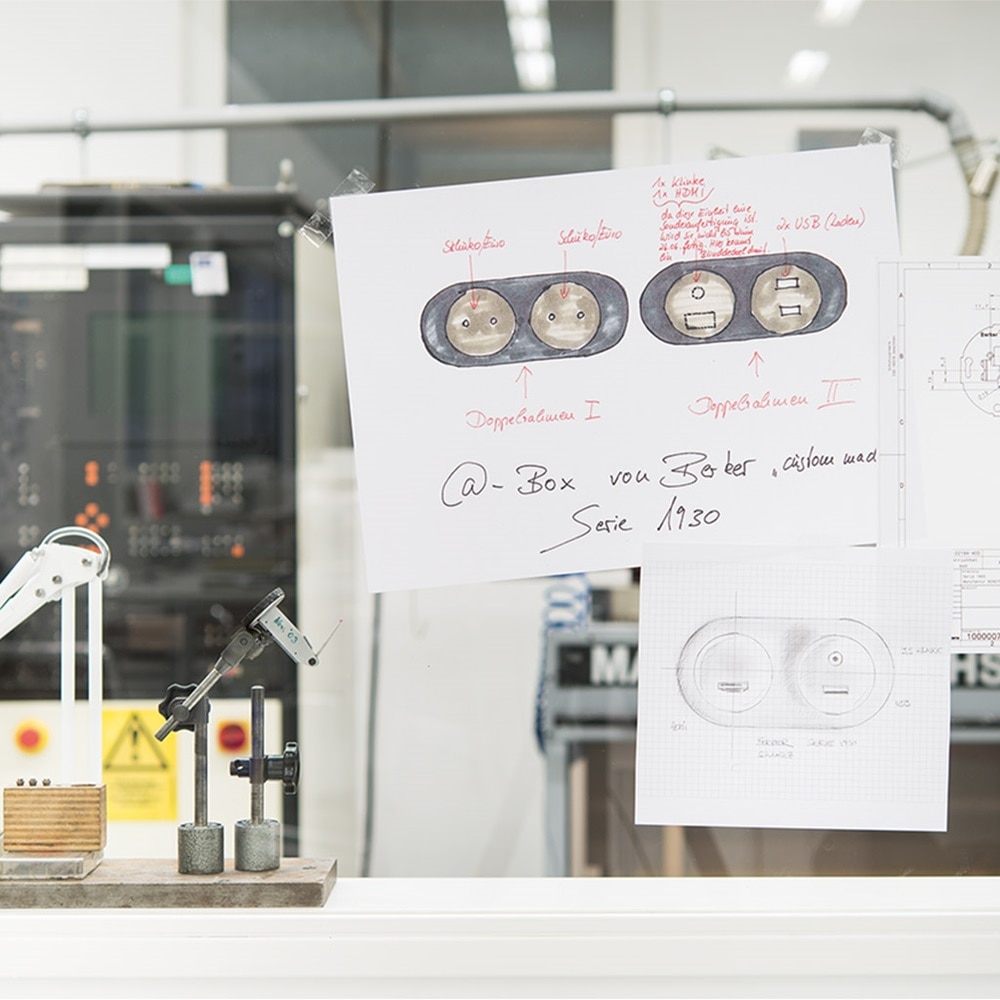 Skizze der Planung in der Manufaktur für individualisierte Berker-Module.
