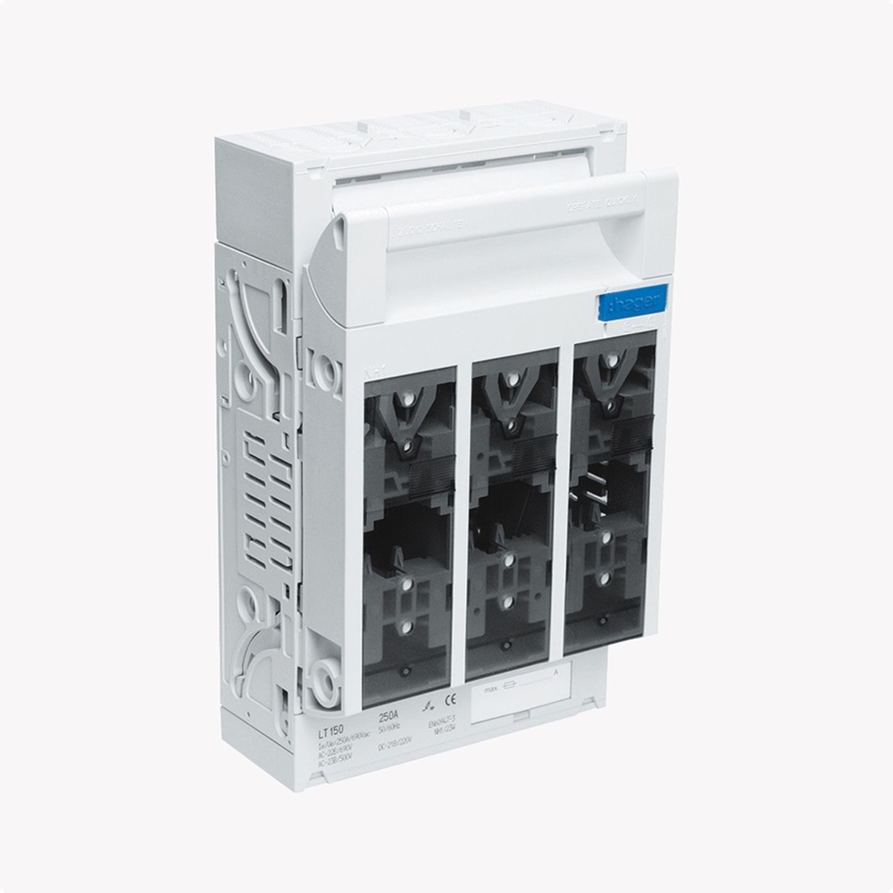 Sicherungslasttrennschalter LT150 für Montageplatte, schräge Frontansicht auf Leergehäuse zur Aufnahme von drei NH-Sicherungseinsätzen