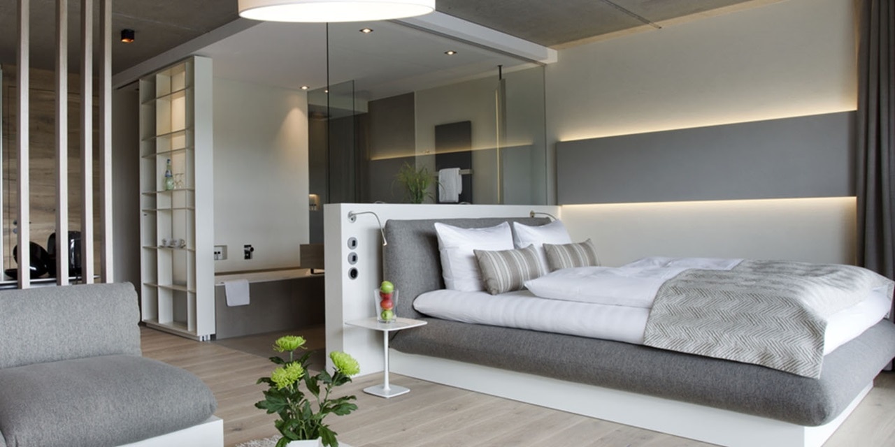 Modernes Schlafzimmer-Interieur mit integriertem LED-Beleuchtungsdesign und stilvollen Möbeln