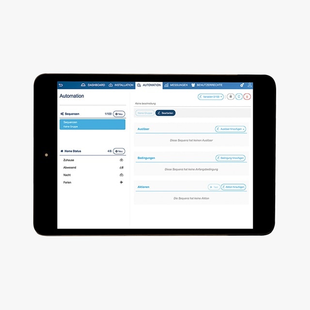 Tablet zeigt eine Benutzeroberfläche für Heimautomatisierungssoftware zur Steuerung des Smart Homes