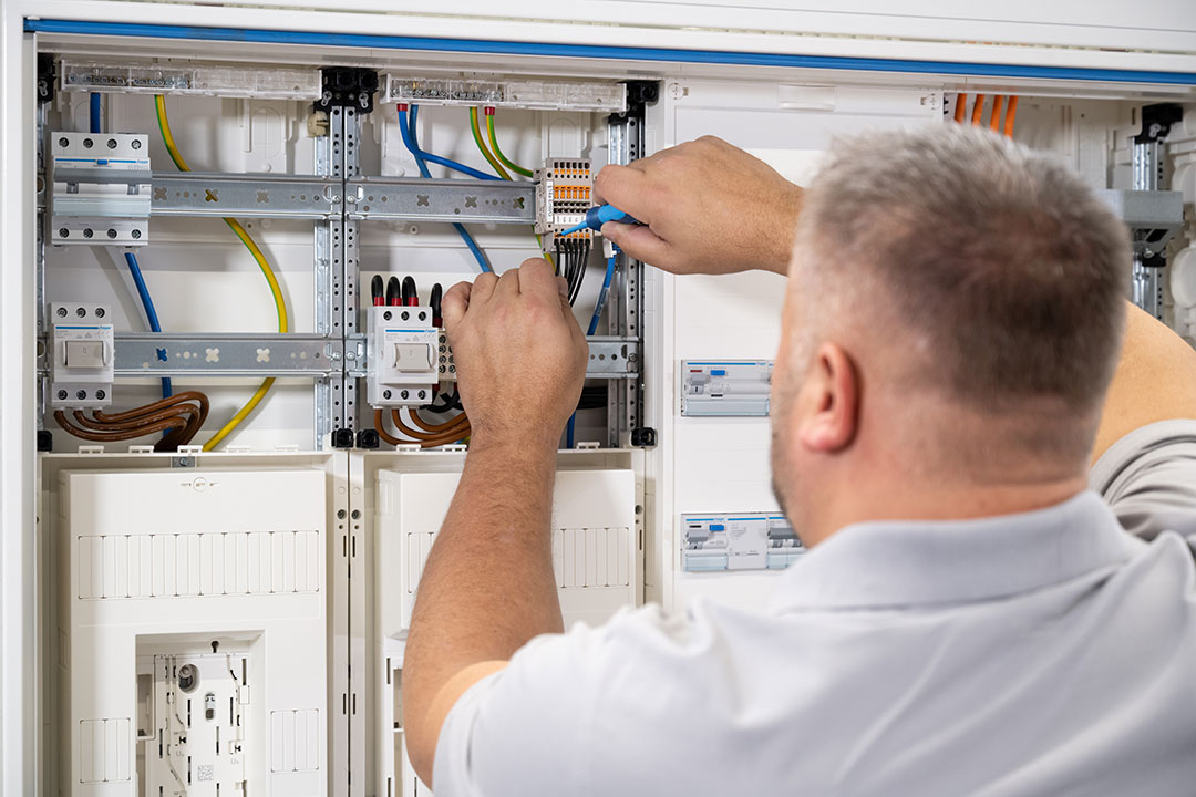 Hager-Technikzentrale_Bestueckungspakete-lan