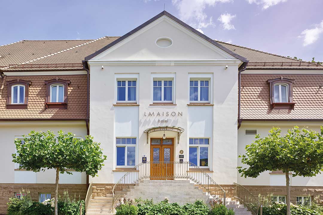 Außenansicht des Hotels La Maison in Saarlouis. Eine Hager-Referenz.