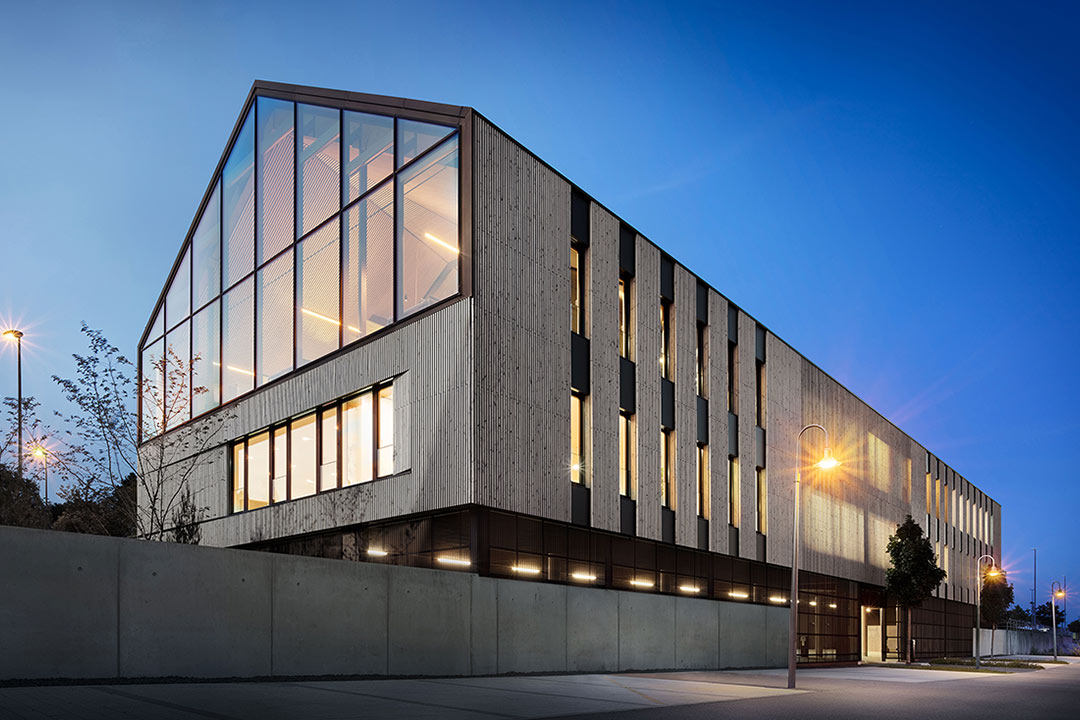 Das vernetzte w:architekten Bürogebäude verfügt über smarte Hager Lichtsteuerung